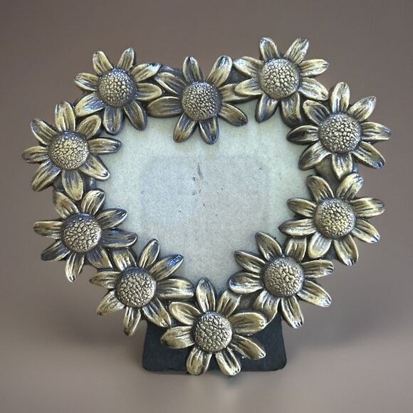 Small Metal Golden Daisy Heart Shaped Frame 5x4 - Picture 1 of 6